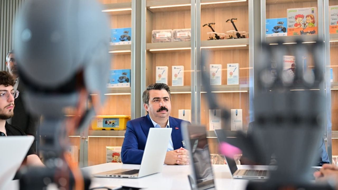 Yıldırım Yapay Zeka Ve Teknoloji Merkezi'nde eğiti