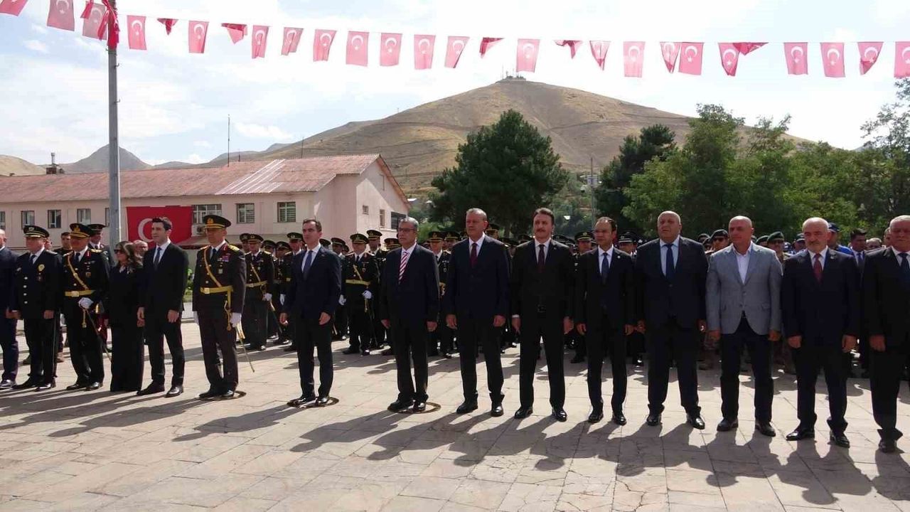 Bitlis'te 30 Ağustos Zafer Bayramı kutlandı
