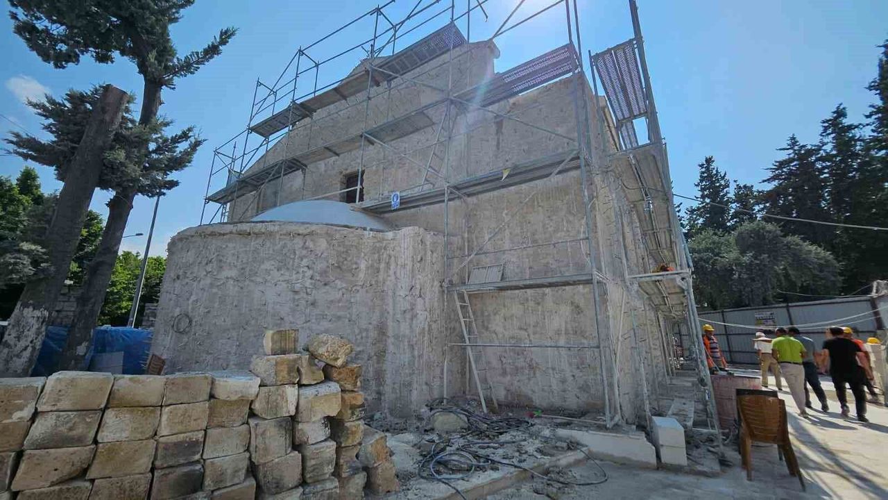 Depremde hasar gören 441 yıllık İskenderun Aziz Corc Rum Ortodoks kilisesi fotoğraflardan yola çıkılarak orijinal haliyle restore ediliyor