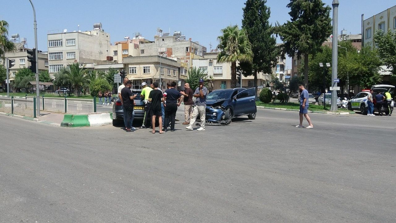 Kilis'te iki otomobil çarpıştı: 4 yaralı