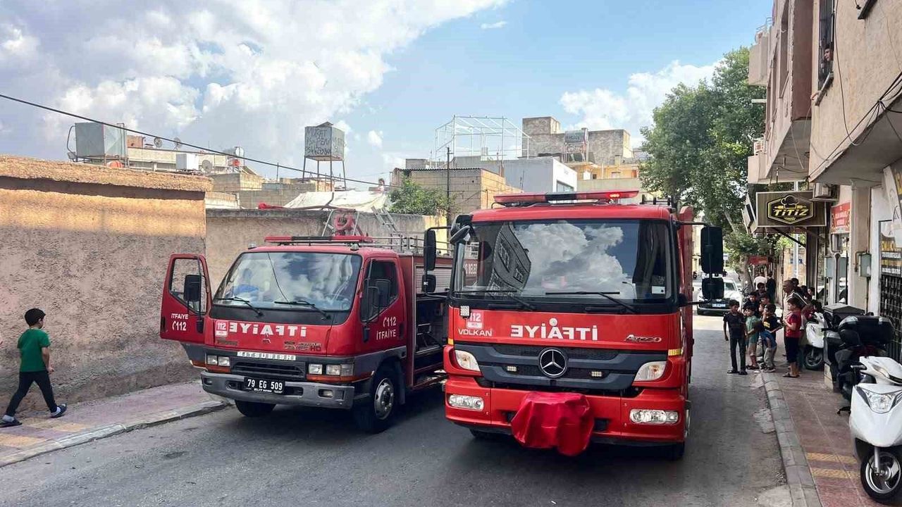 Kilis'te metruk evde yangın