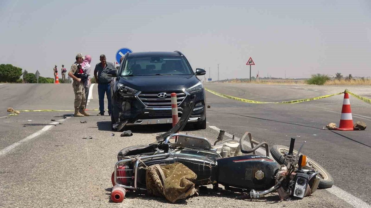 Kilis'te otomobil ile çarpışan motosikletin sürücüsü hayatını kaybetti