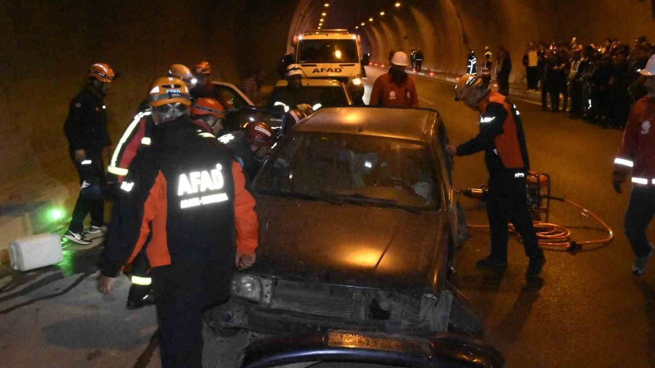 Bitlis'te tünelde kaza tatbikatı gerçeğini aratmadı