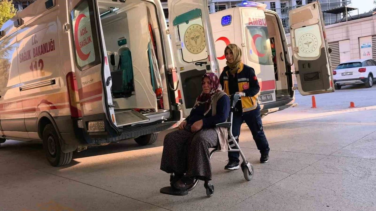 Bursa'da otomobil dere yatağına uçtu: 5 yaralı