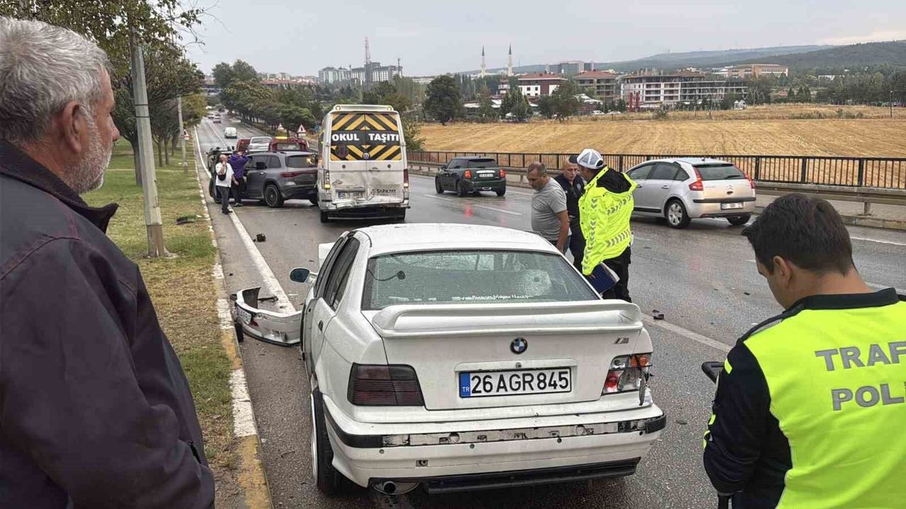 Eskişehir'de yağmurlu havada 7 araç çarpıştı