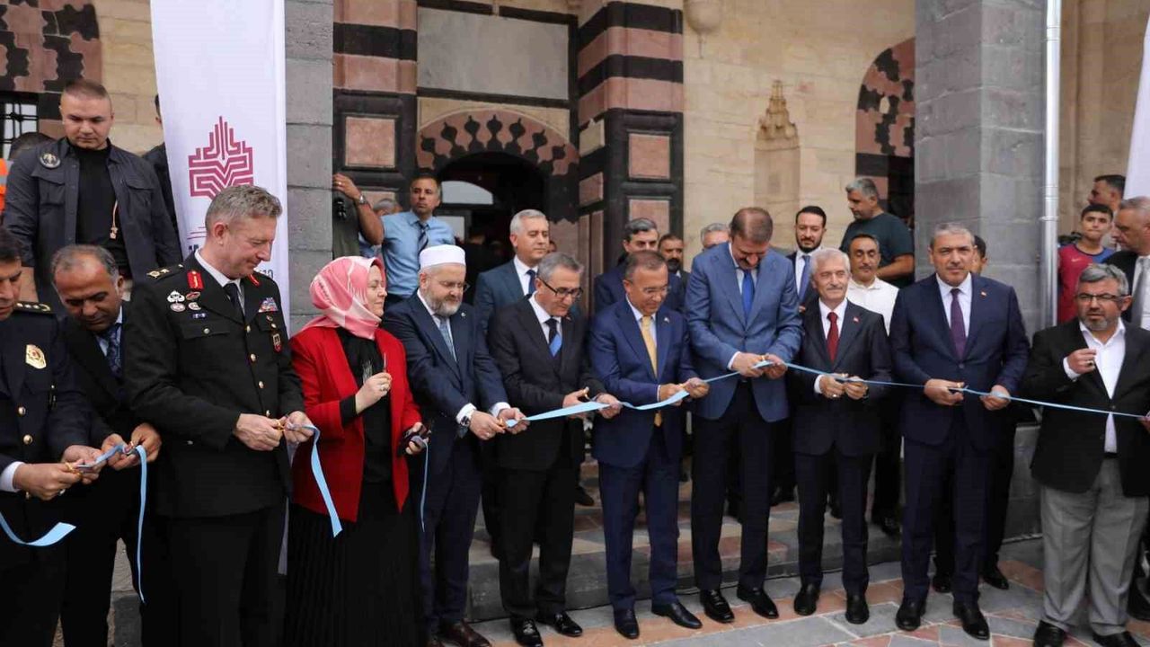 Gaziantep'teki Tarihi Şeyh Fethullah Camii, Deprem Sonrası Yeniden İbadete Açıldı