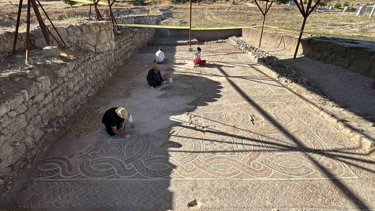 Hadrianopolis'te 4. yüzyıla ait eşsiz mozaiklerin bulunduğu yapının restorasyonu tamamlandı