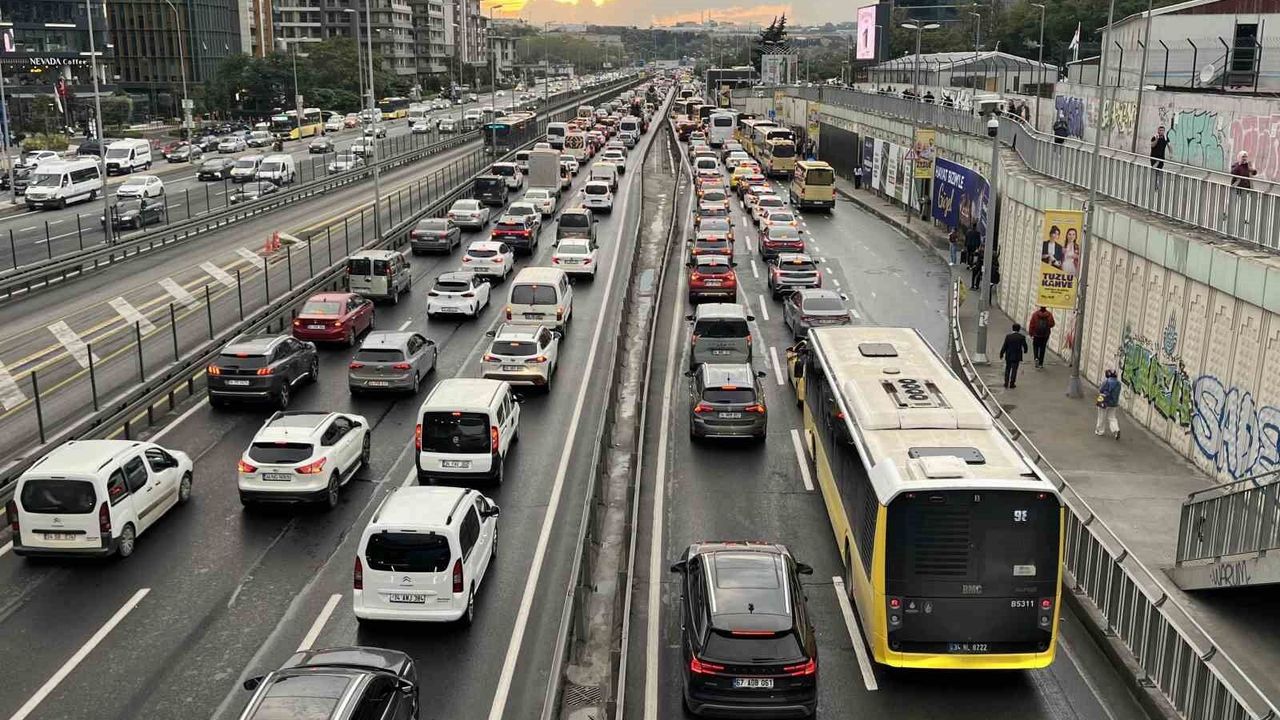 İstanbul’da trafik yoğunluğu yüzde 78’e ulaştı