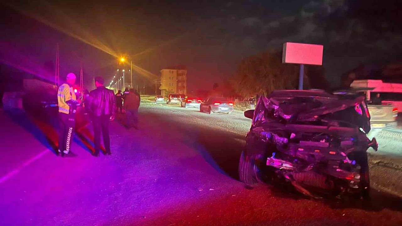 Yüksekova-Van yolunda trafik kazası: 4 yaralı