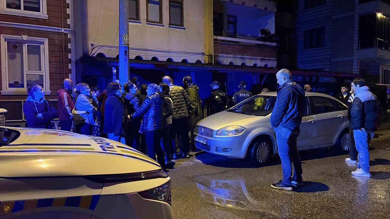 Kocaeli’de temel kazısında toprak kayması: 2 bina tahliye edildi