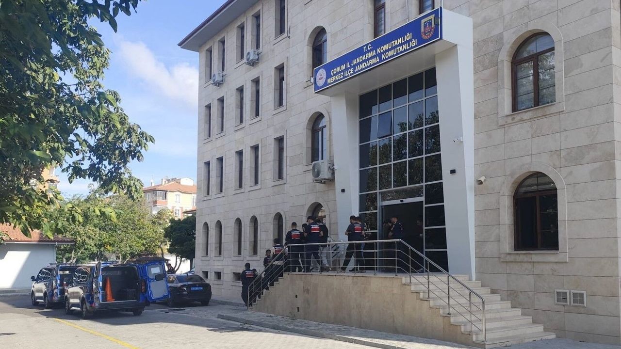 Sosyal medyada aşırılıkçı paylaşımlar yapan 9 kişi tutuklandı