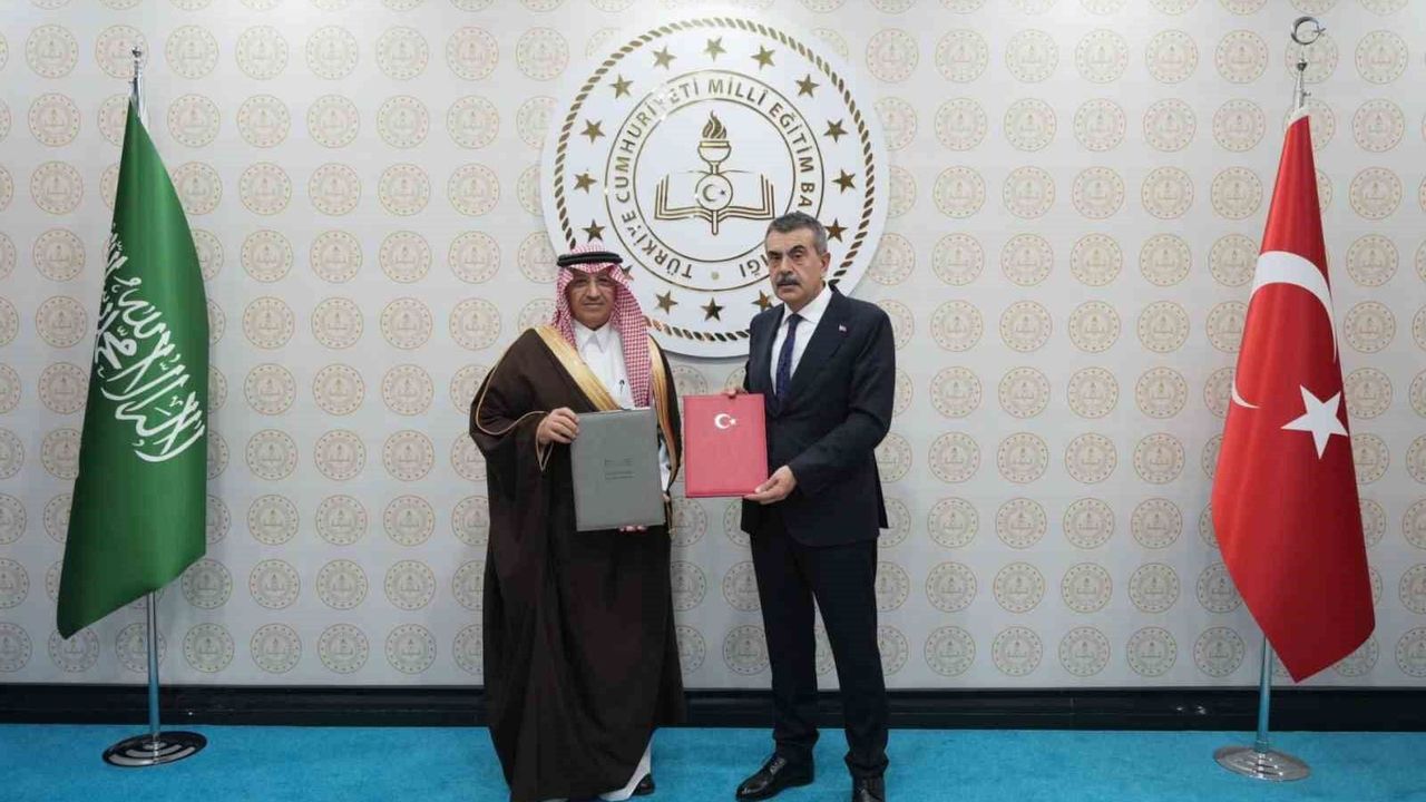 Bakan Tekin, Suudi Arabistan Eğitim Bakanı El-Benyan'la görüştü
