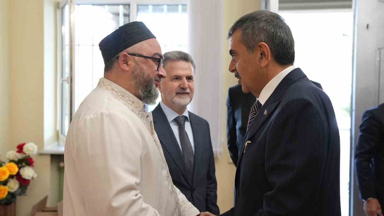 Bakan Tekin, Tiflis'te Gürcistan Müslümanları İdaresi'ni ziyaret etti