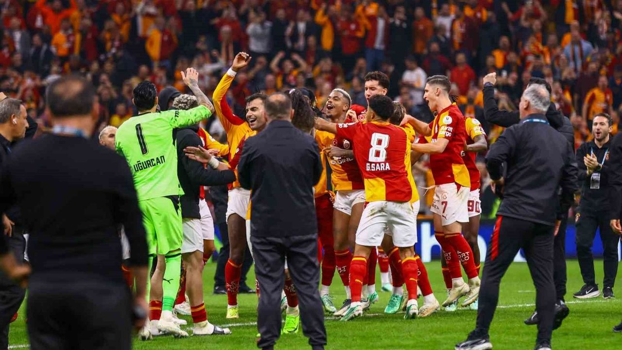 Galatasaray, ligde Fenerbahçe'ye karşı 5 maçtır yenilmiyor