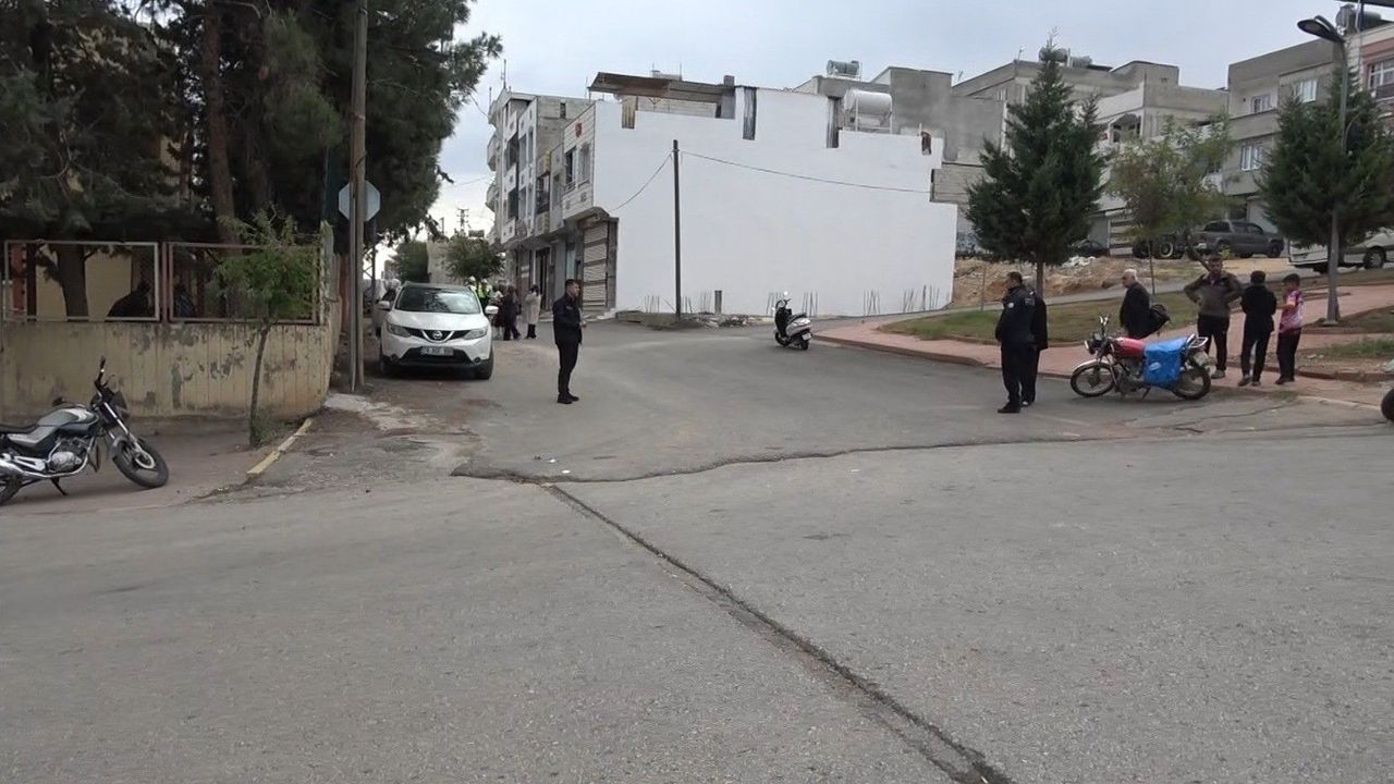 Kilis'te otomobil ile motosiklet çarpıştı, 2 yaralı