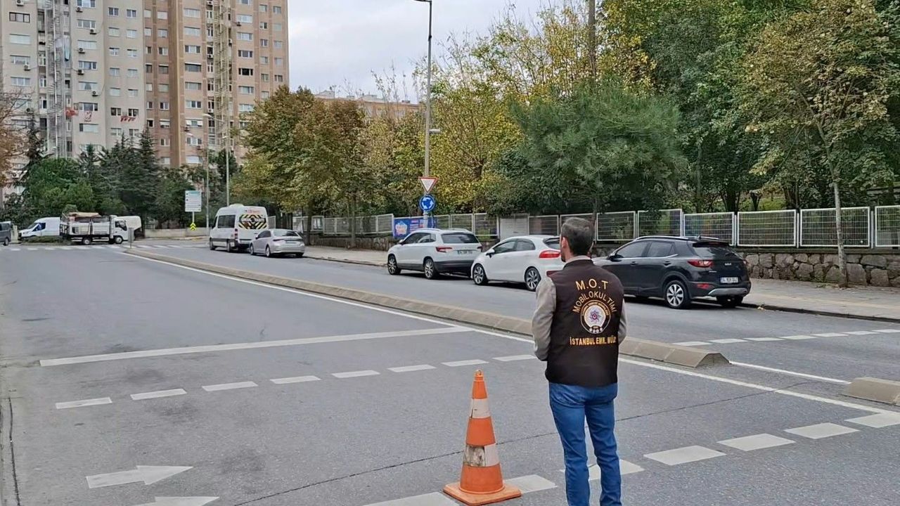 Okul önlerinde sıkı denetim: Ataşehir'de polisten asayiş ve güvenlik uygulaması