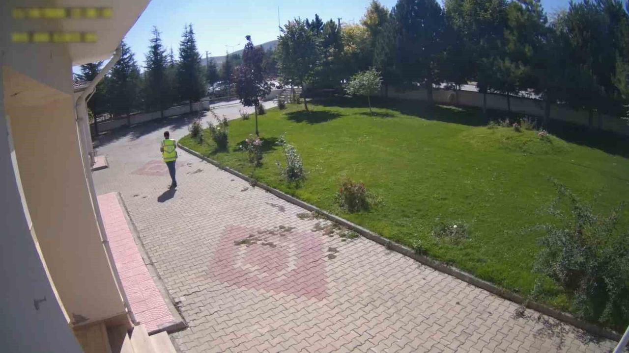 Polisten yardım istedi, hayata tutundu