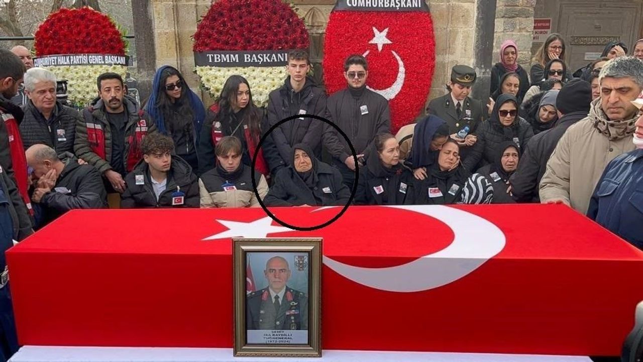 Isa Al Şehit Tuğgeneral İsa Baydilli'nin annesi son yolculuğuna uğurlandı ...