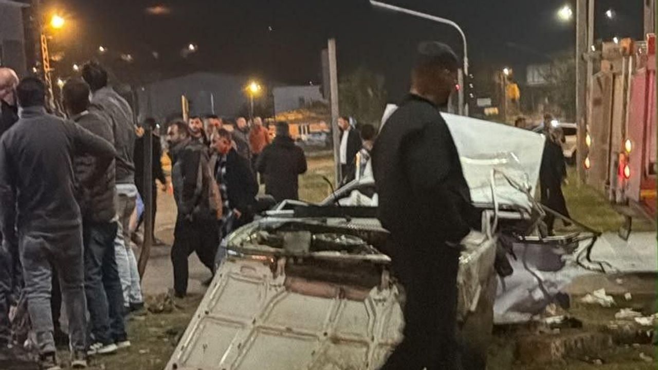 Van'da tır ile otomobil çarpıştı: 1 ölü, 4 yaralı