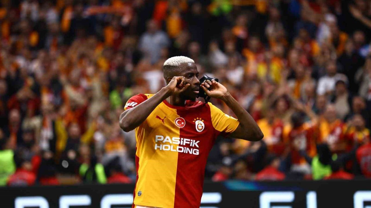 Victor Osimhen, Fenerbahçe'ye karşı gol sayısını 5 yaptı