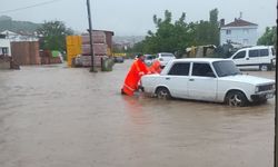 Bilecik’te sağanak yağış sonrası alt geçitte araç içinde mahsur kalan 6 kişi kurtarıldı