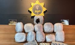 Motosikletin heybesinde 12 kilogram esrar yakalandı
