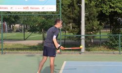 Raketi alan Batmanlılar tenis turnuvasında kapıştı