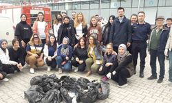 Sigaranın çevreye verdiği zararla dikkat çekmek için izmarit topladılar