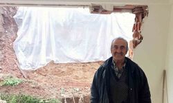 Yağmurda yıkılan istinat duvarı yaşlı çiftin evini yerle bir etti