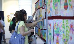 Aydın Büyükşehir Belediyesi kursiyerleri resim yeteneklerini sergiliyor