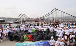 Bandırma sahilinde 1 saatte 780 kilo atık madde toplandı