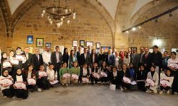Birlikte sanat yılsonu karma resim sergisi Tarihi Bedestende misafirlerini ağırladı