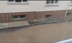 Eskişehir’de sağanak yağış etkili oldu, sokaklar sular içinde kaldı