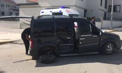 Hafif ticari araç ile otomobil çarpıştı: 1 yaralı