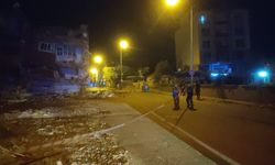 Kırıkhan’da ağır hasarlı 4 katlı bina çöktü