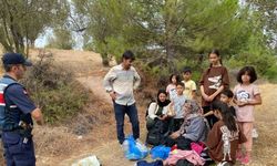 Ayvacık’ta 22 kaçak göçmen ile 5 organizatör yakalandı