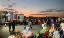 Diyarbakır’da konteyner kentte kalan depremzedeler için konser düzenlendi