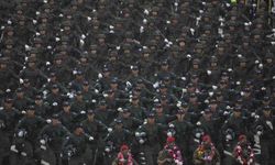 Güney Kore’den gövde gösterisi: 10 yıl sonra ilk askeri geçit töreni