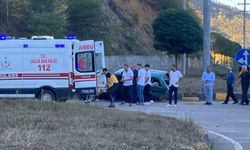 Karabük’te iki otomobil çarpıştı: 1’i ağır 4 yaralı