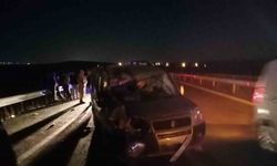 Kars’ta otomobil traktöre çarptı: 2 yaralı