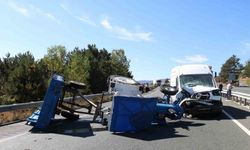 Kastamonu’da minibüs ile traktör çarpıştı: 2 yaralı