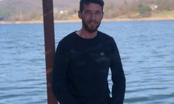 Otomobille ağaça çarpan genç 27 gün sonra hayatını kaybetti
