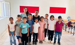 Sanatçı Neşe Bakay’dan, Çermik’teki öğrencilere kırtasiye yardımı