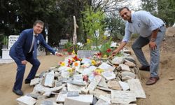Sanatçı Tuncel Kurtiz, vefatının 10. yılında kabri başında anıldı