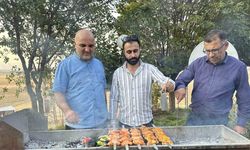Yüksekovalı öğretmenler kurul toplantısını masa başında değil, mangal başında yaptı