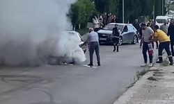 Park halindeki otomobil alev aldı