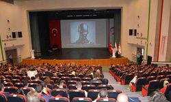 Yapay zeka tabanlı akademisyen AI. Prof. DUX ilk dersini verdi