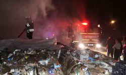 Aksaray’da atık karton balyalarında yangın paniği
