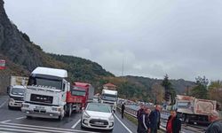 Alaplı - Kdz Ereğli karayolu heyelan nedeniyle trafiğe kapandı