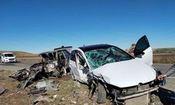 Diyarbakır’da iki otomobil kafa kafaya çarpıştı: 2 ölü, 1 yaralı
